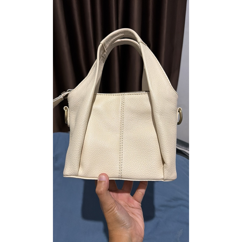 Kenes leather cundamani