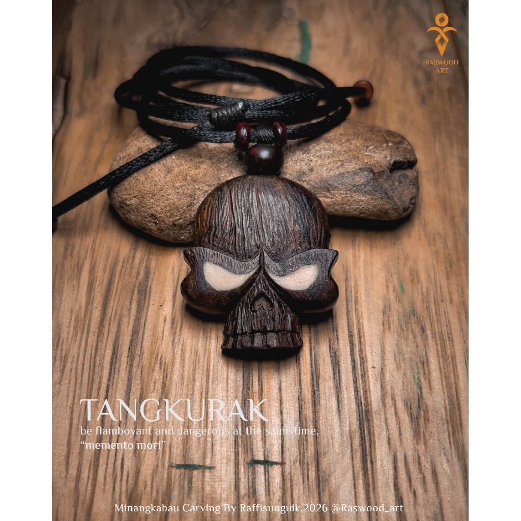 Kalung Kayu Ukir Tengkorak