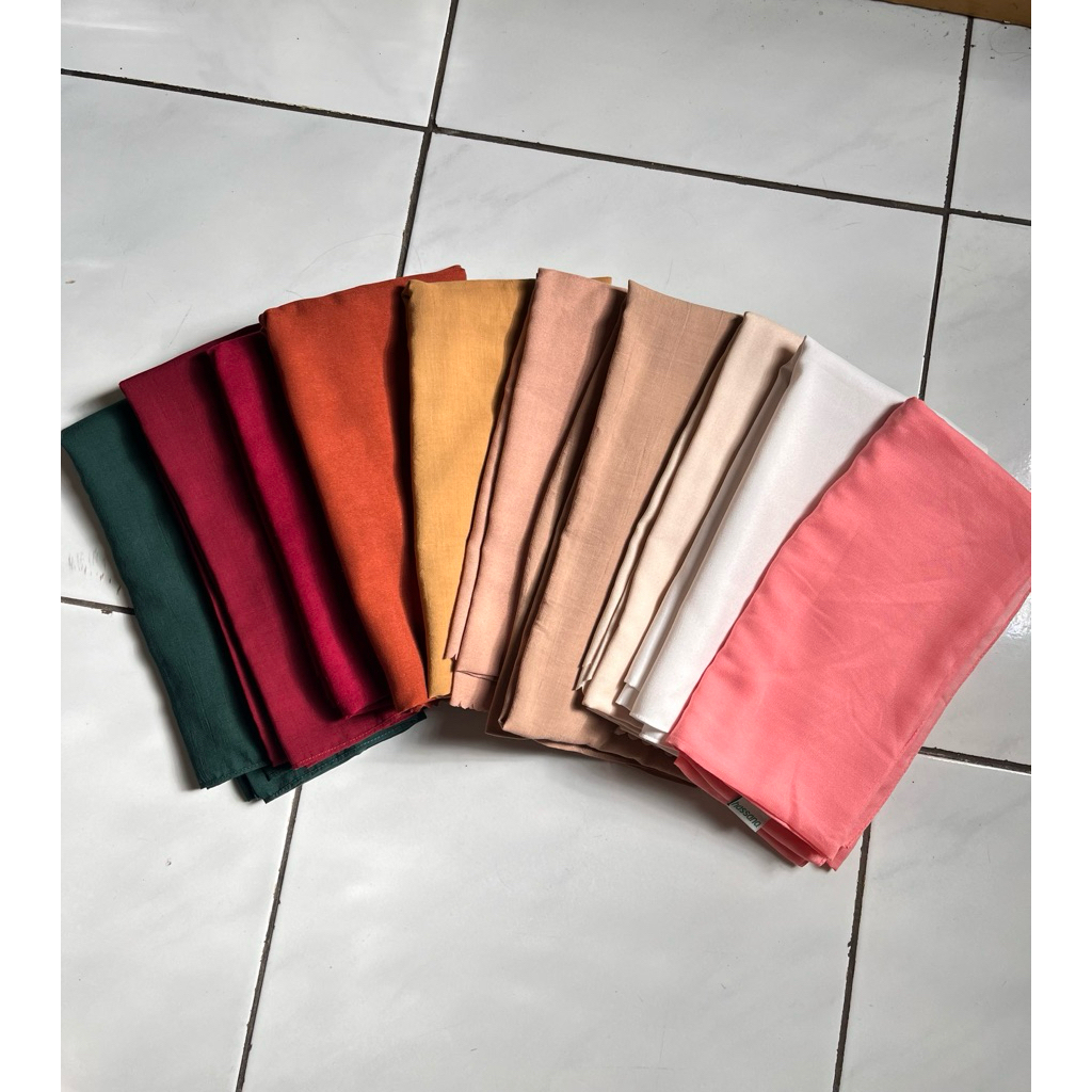 PRELOVED | kerudung segi empat polos (heaven light, lozy hijab)