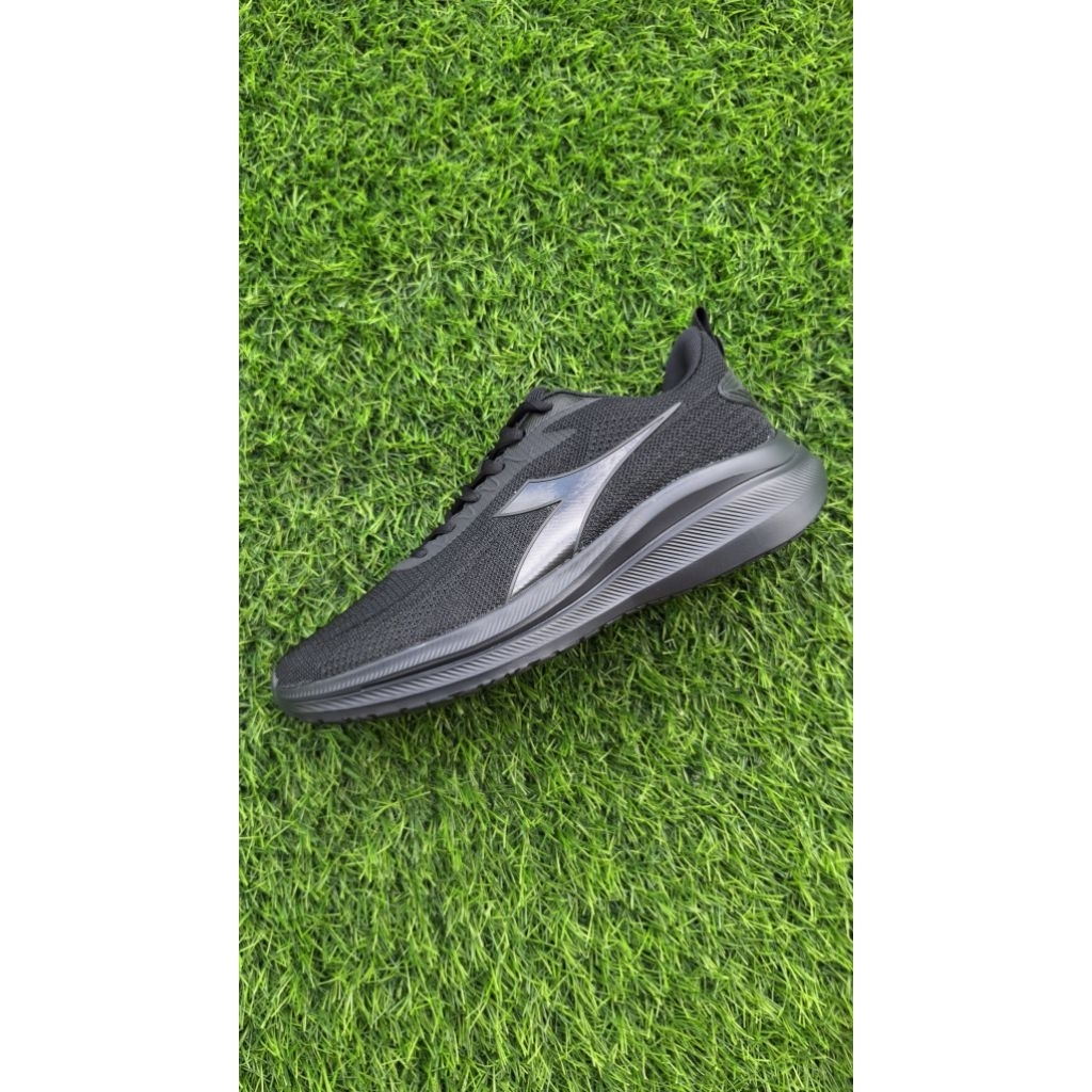 diadora kazuo men running shoes full black
