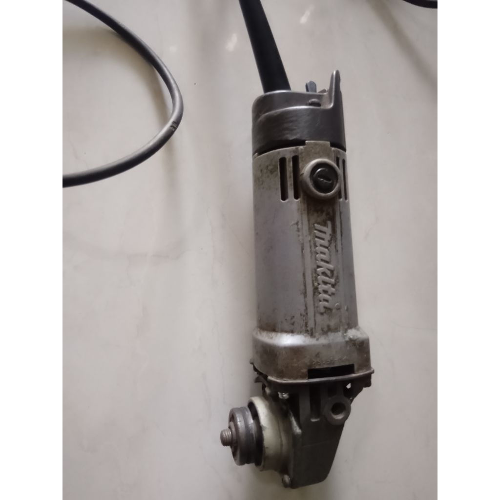 Gerinda Tangan 4' Makita N9500N