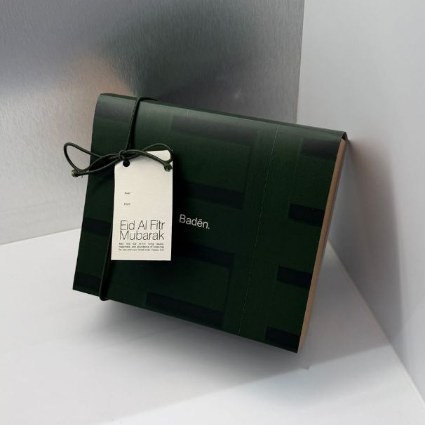 Hampers Lebaran Baden termasuk kartu dan sleeve wrapping