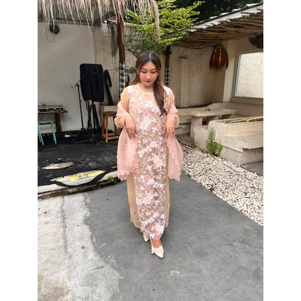 Sewa Dress Flowery Nude Peach | Sewa Dress Kina Atelier | Sewa Dres Kondangan