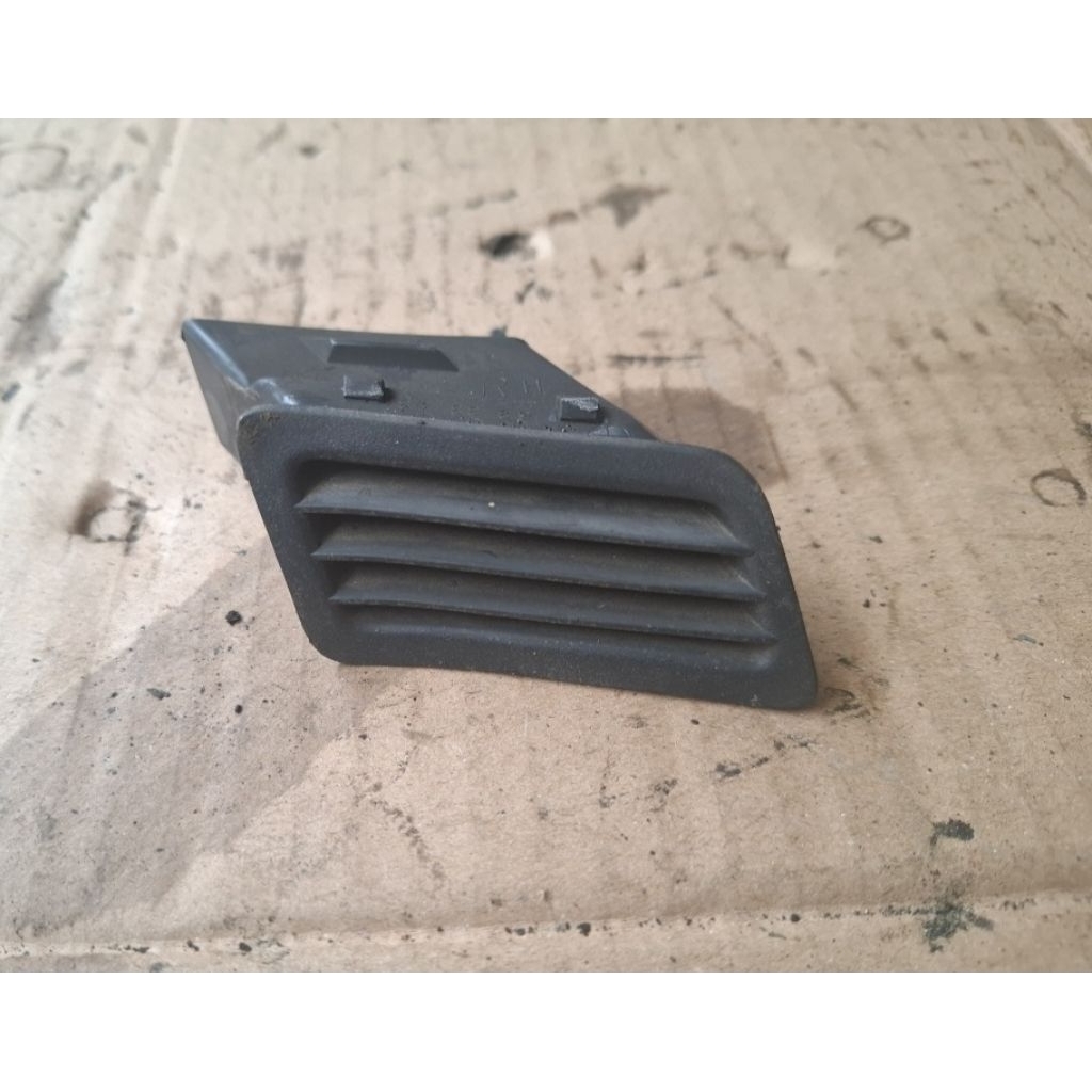 kisi kisi AC dashboard bagian kanan atas mitsubishi eterna 89-92