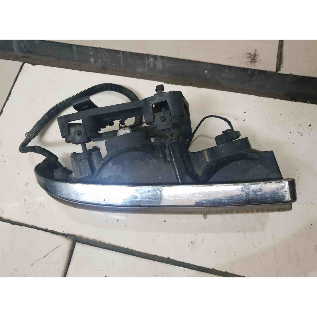 lampu depan headlamp kanan  Opel Blazer 2001