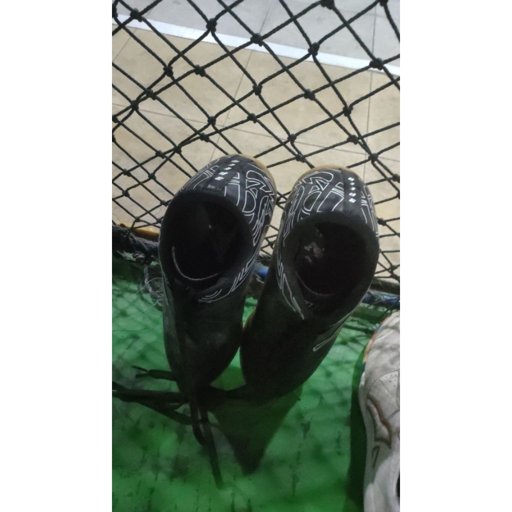 sepatu futsal tanda tangan jokowi