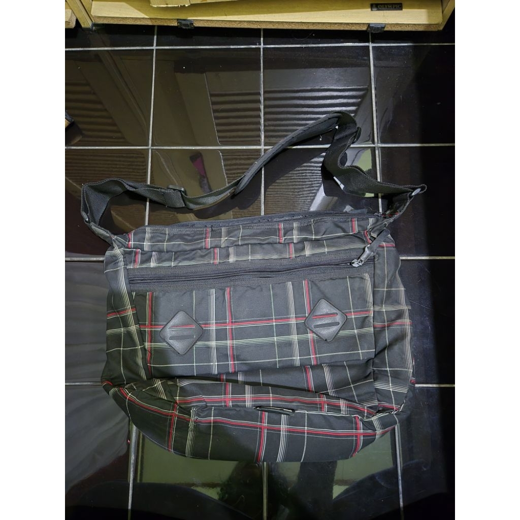 SLING BAG TAS PRIA SELEMPANG LAPTOP 13 INCH 13" PLAID KOTAK KOTAK HITAM BLACK UNKL347 UNKL 347
