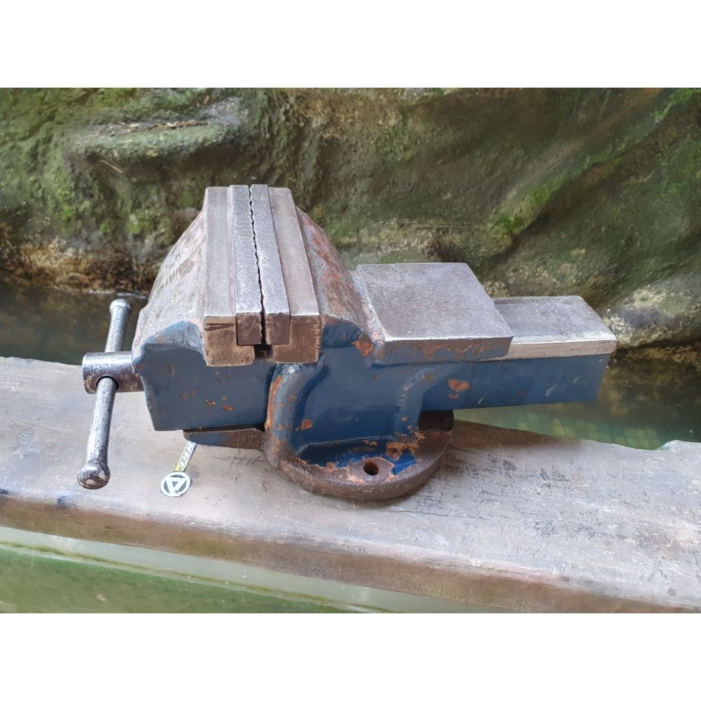 Ragum / Tanggem / Alat Penjepit Kuno Lawas