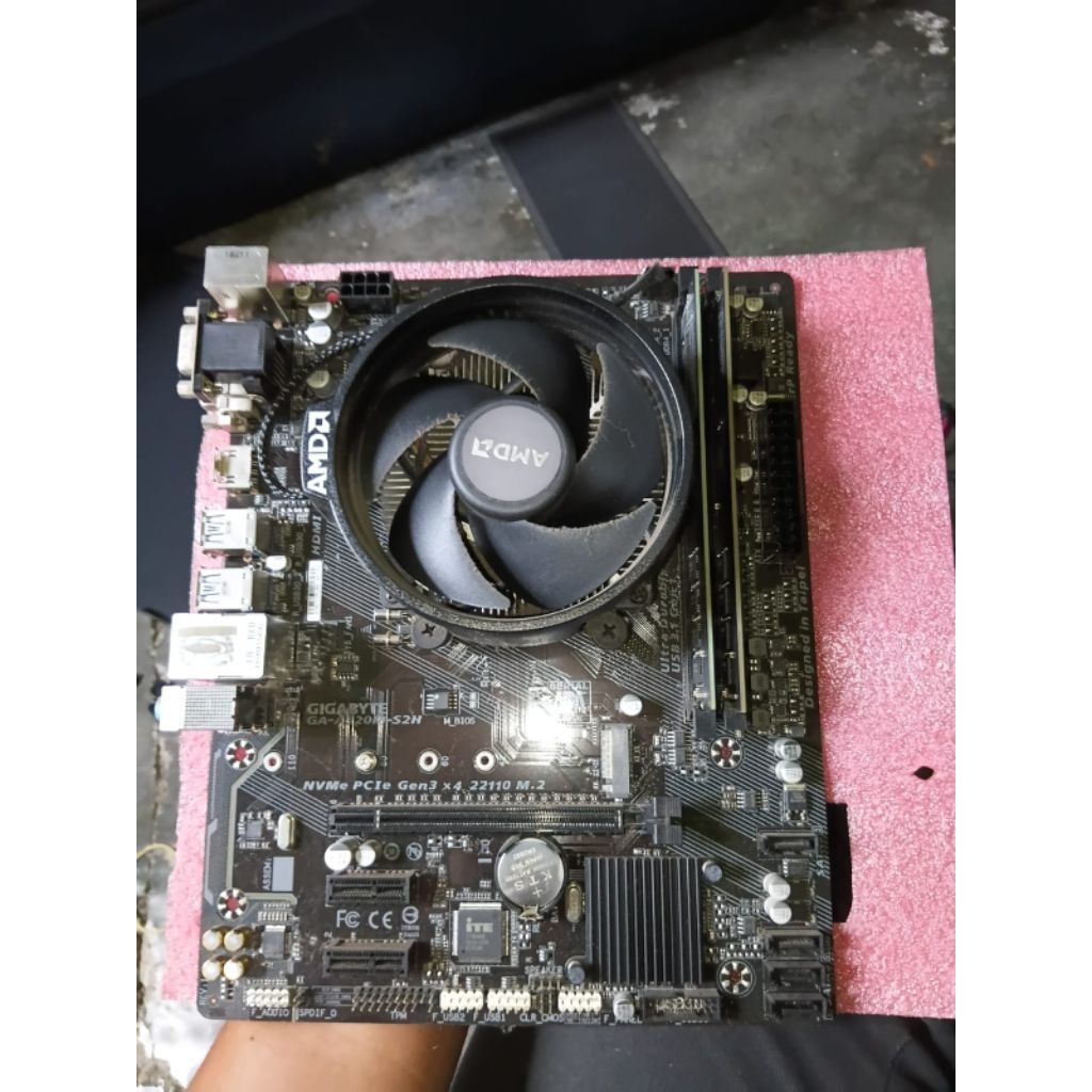 PAKET RYZEN 3 2200G, MOBO ASROCK A320, RAM 16GB DDR4