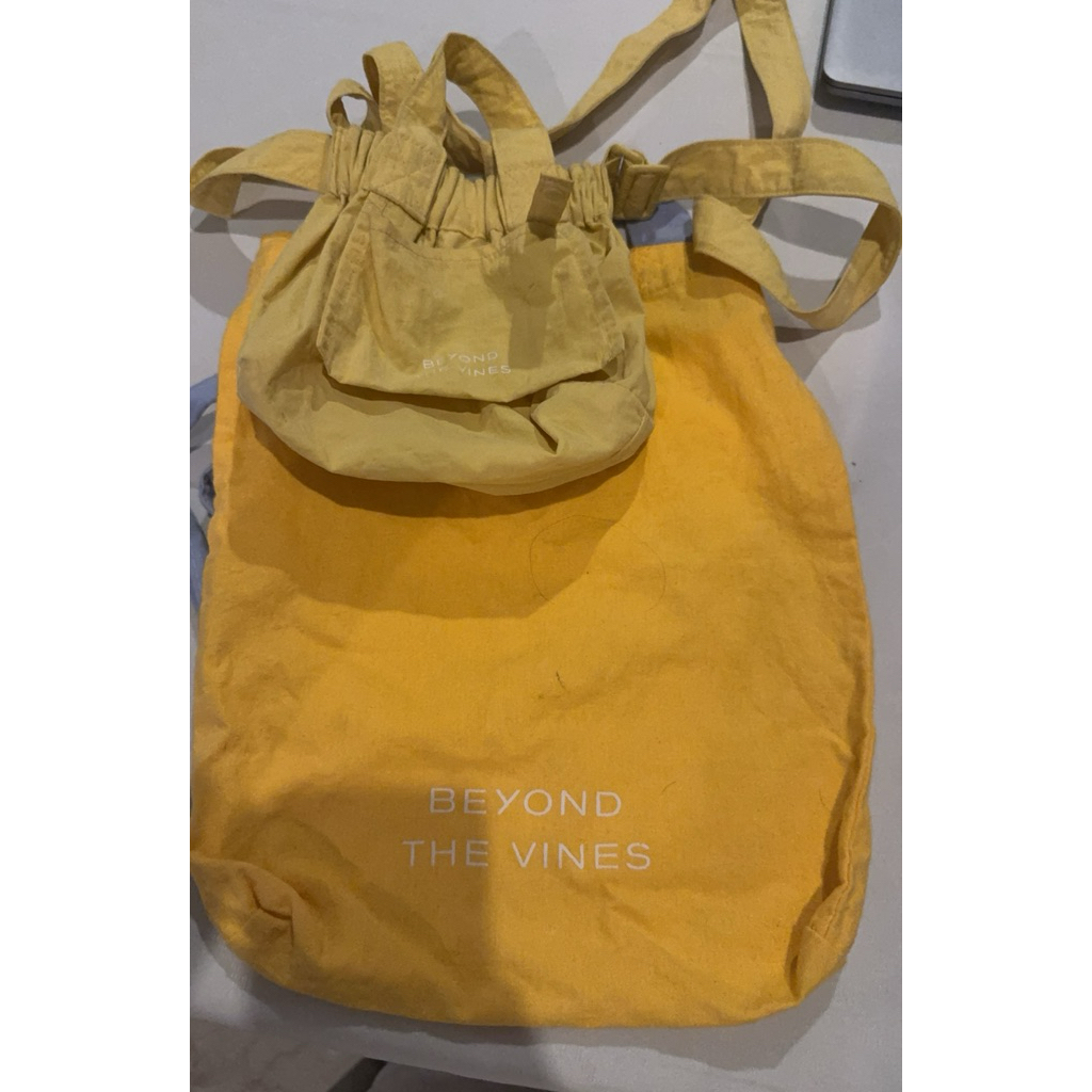 Beyond the Vines Bag Kuning