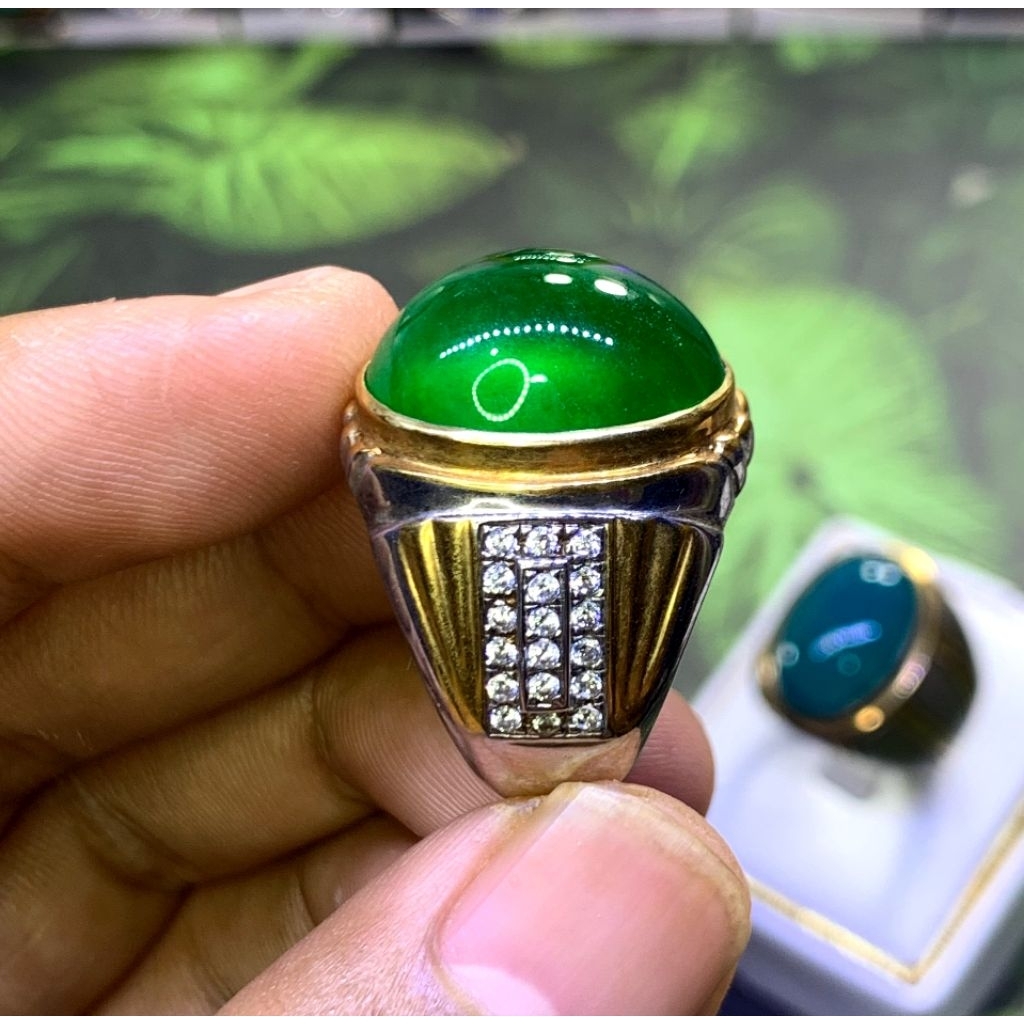 Natural jadeite 20.43 ct Cgl lab Perak