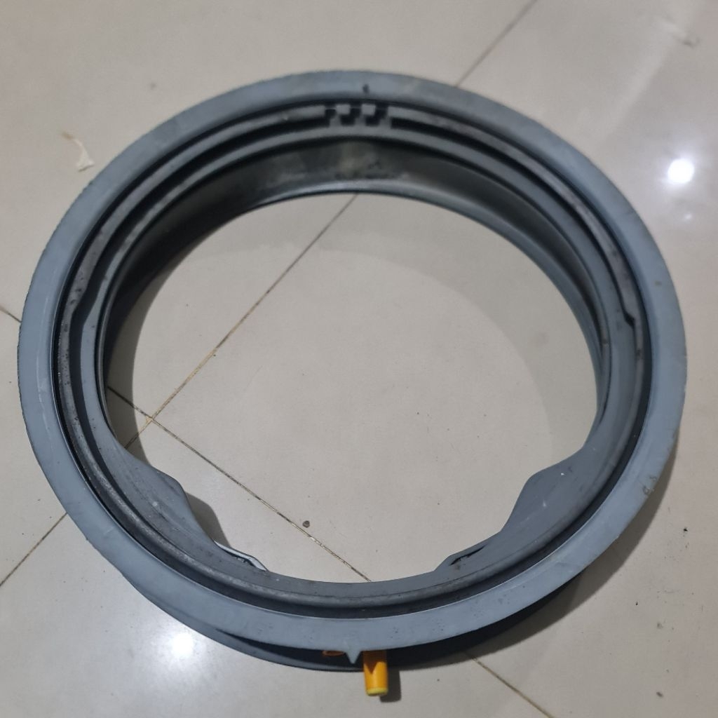 KARET PINTU MESIN CUCI FRONT LOADING LG (BEKAS)