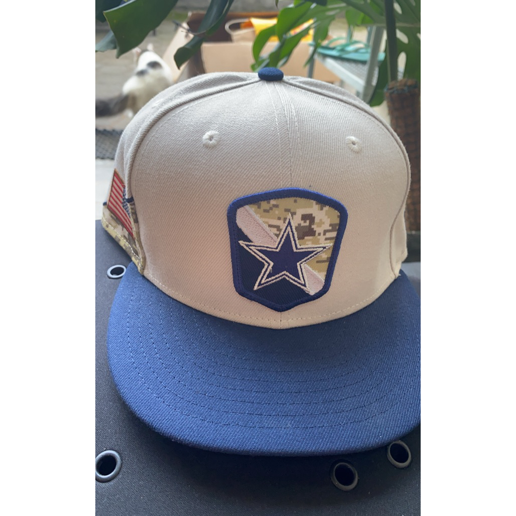 Topi New Era 59Fifty Fitted 7 3/8 Dallas Cowboys “ Salute to Service”