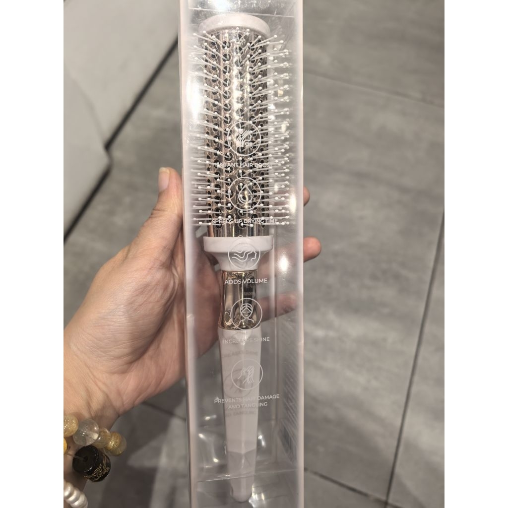 LA MOTTI WHITE MOONLIGHT ROUND COMB. SISIR BLOW. SISIR BULAT. SISIR BULAT SALON. SISIR BULAT PREMIUM