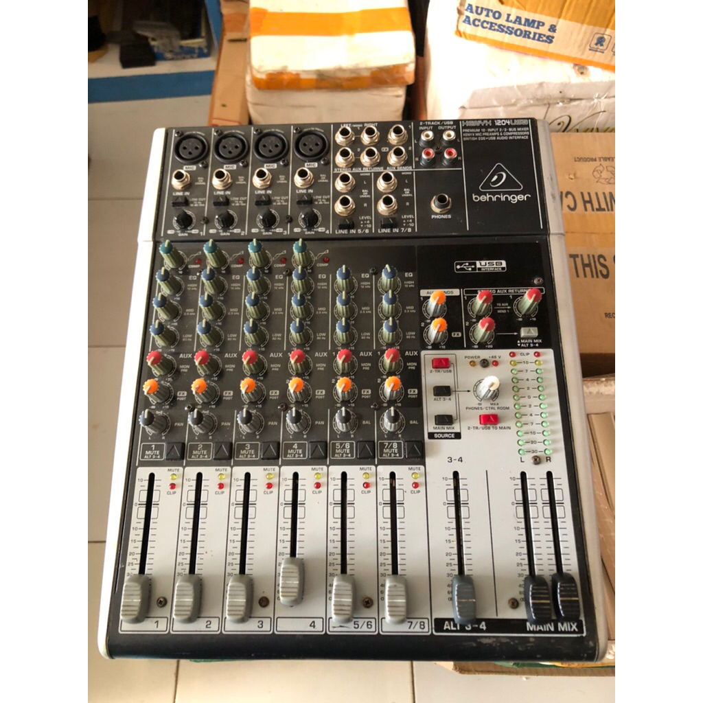 Mixer behringer Xenyx 1204USB