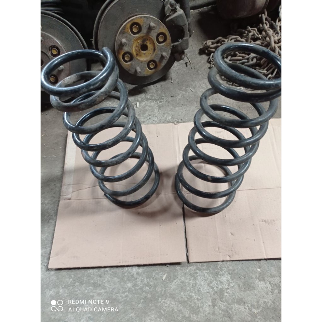 Per belakang standar Kia Carens gen 1 dan 2