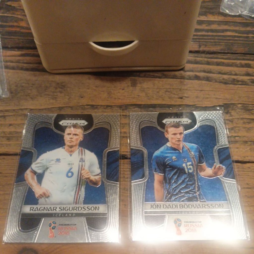 kartu bola panini prizm world cup 2018 islandia  base card