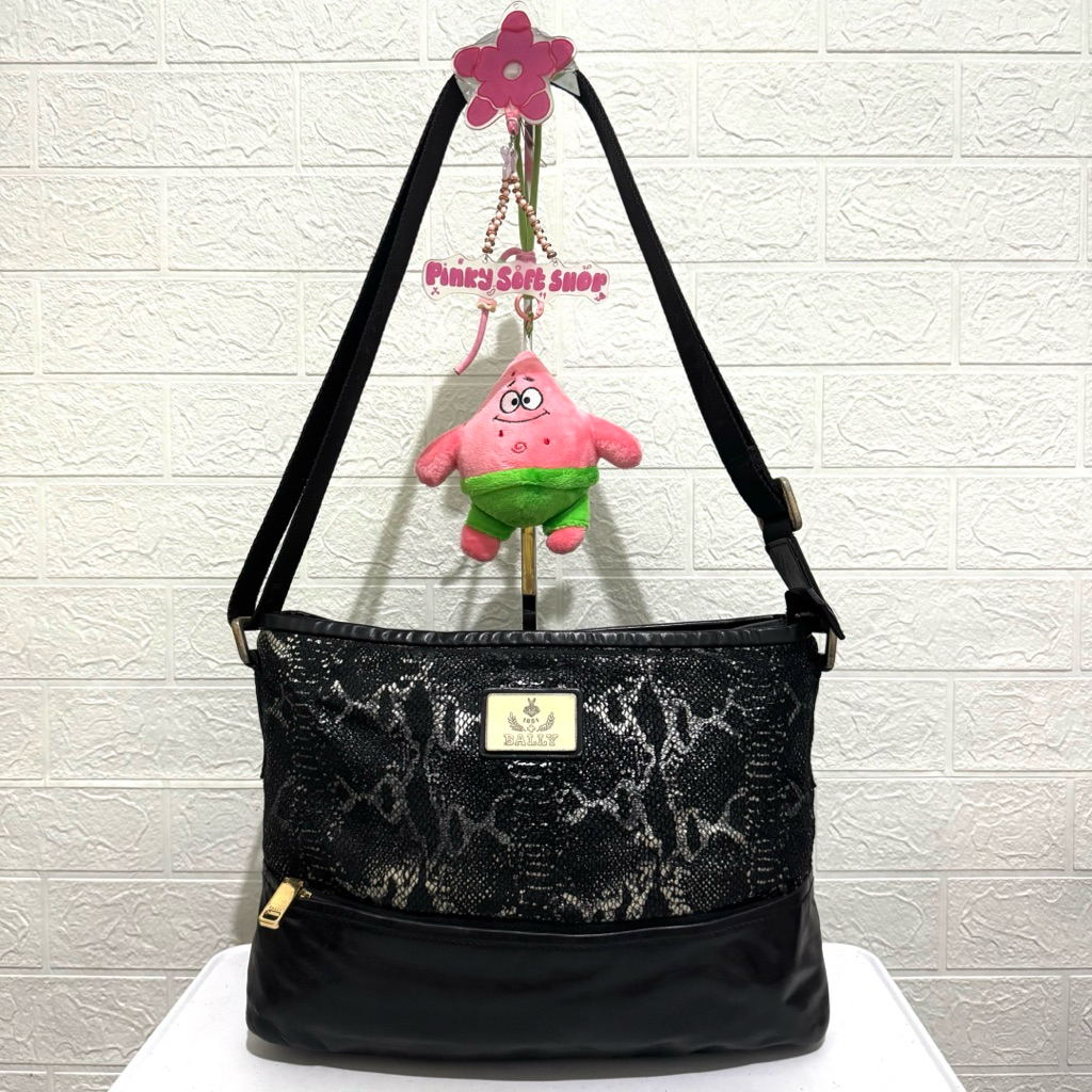 tas sling bag Bally. tas selempang bally kulit asli. tas prelop. hitam bermotif