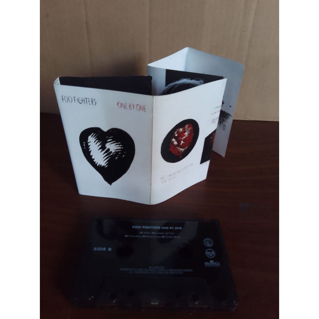 kaset pita foo fighters,,,one by one