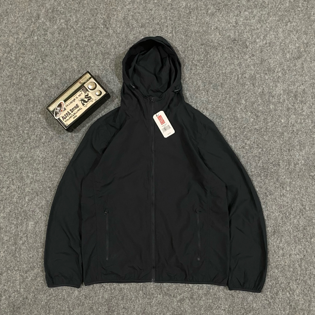 Jaket outdoor UNIQLO running (size L) waterproof UV CUT