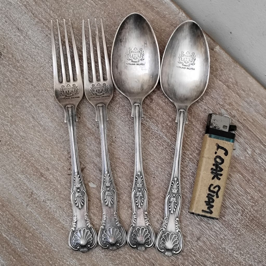 Pajangan Vintage 4 pcs Sendok garpu Kerajaan Malaysia made in England
