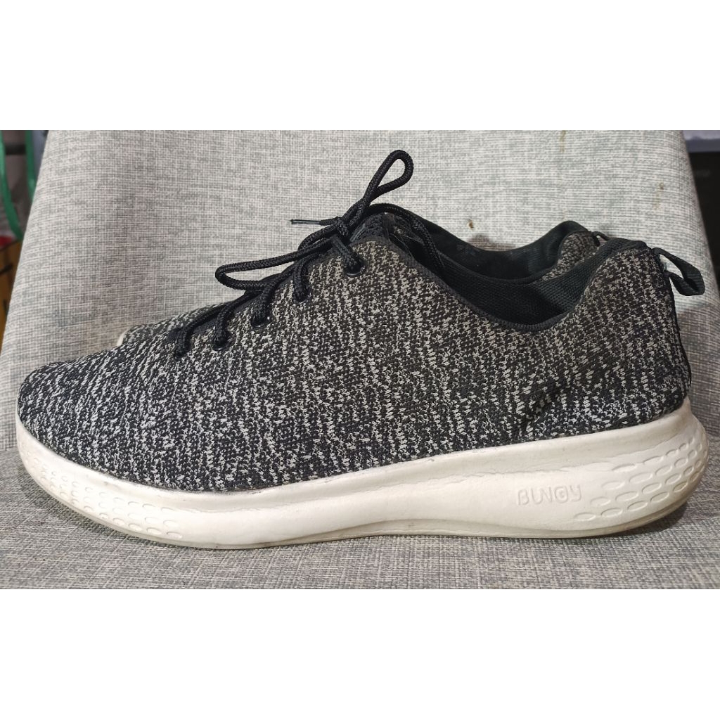 Sepatu Wukira size 42