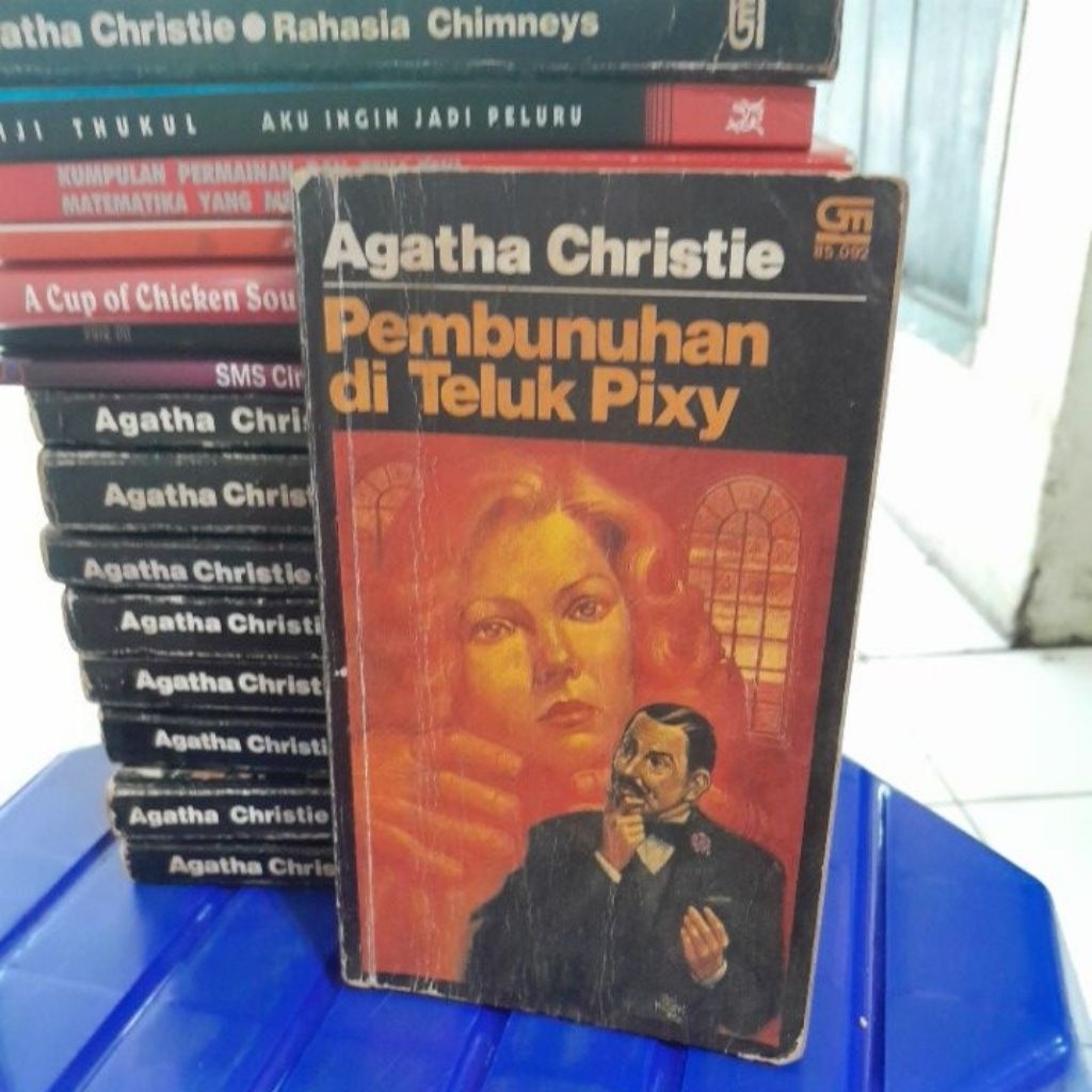 AGATHA CHRISTIE PEMBUNUH DI TELUK PIXY BUKU BEKAS