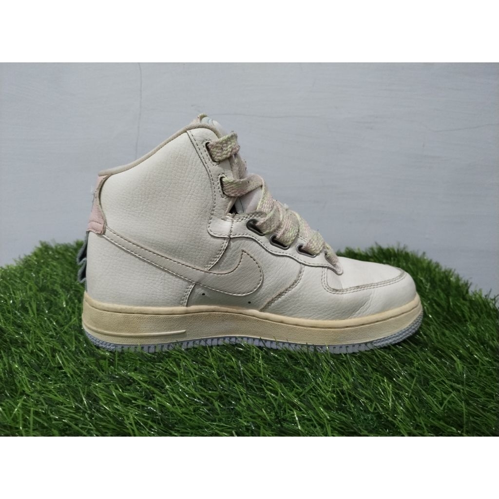 Nike AF 1 High Utility Force is Female Sail Lavender Mist Size 38