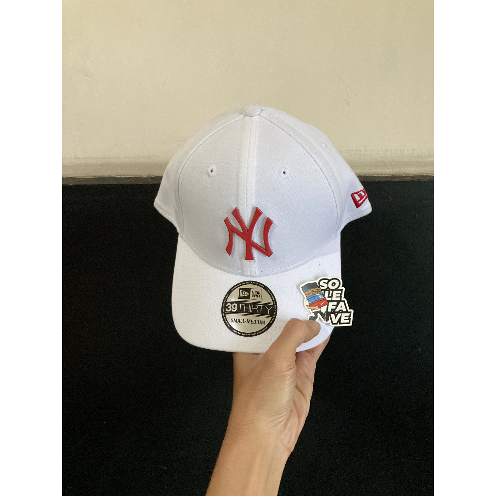 TOPI NEW ERA 3930 X MLB NY YANKEES METAL BADGE WHITE ORIGINAL NO BOX