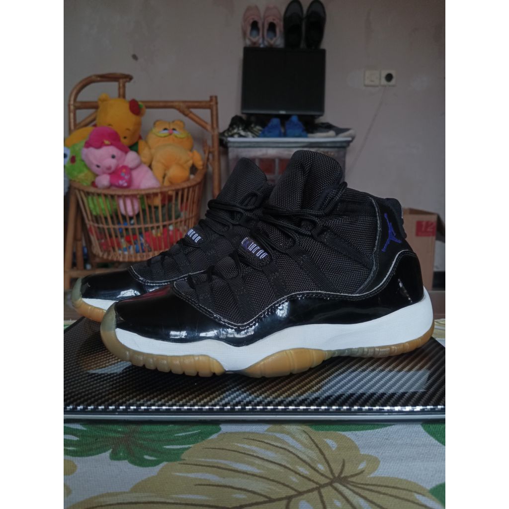 nike air jordan 11 size 39