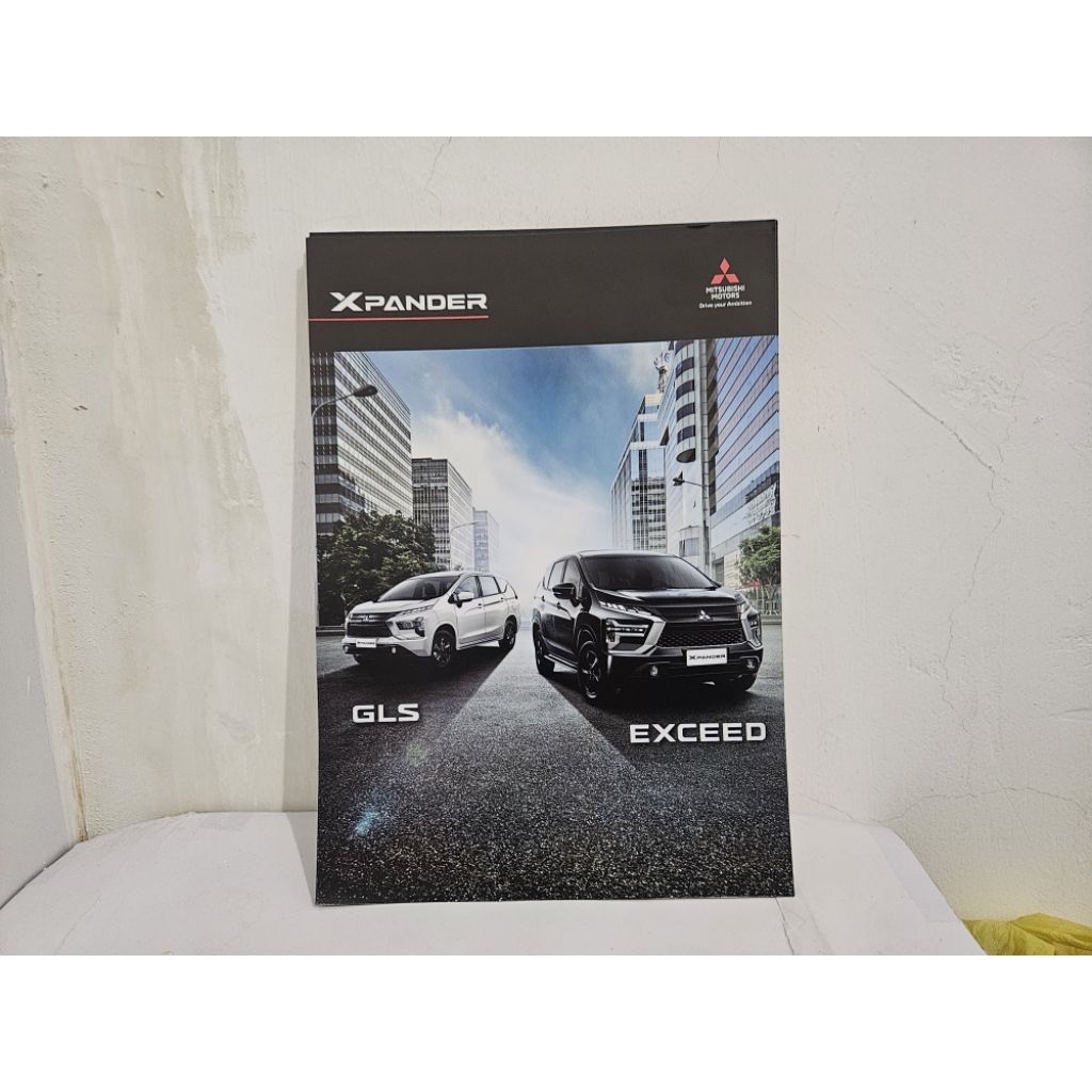 brosur katalog mobil mitsubishi xpander gls exceed 2024 flyer
