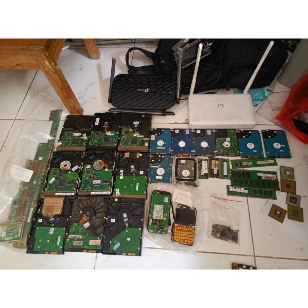 limbah elektronik  sesuai gambar d foto kita kirim