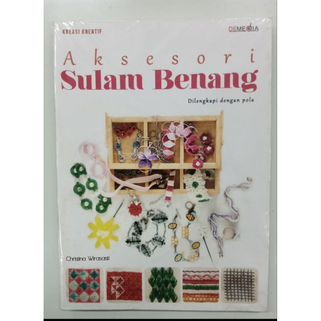 Buku Keterampilan / Menjahit : Aksesori Sulam Benang Dilengkapi Dengan Pola