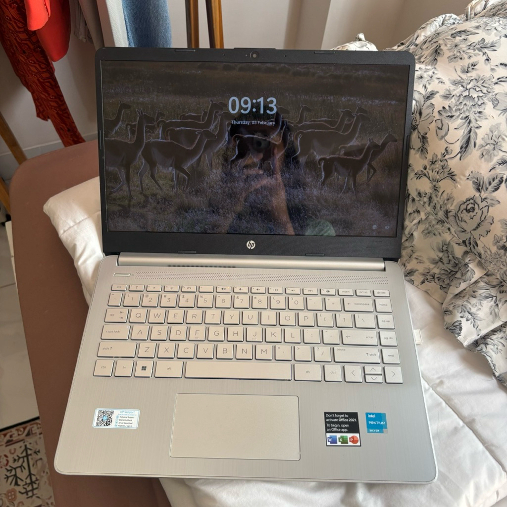 Preloved/second laptop HP 14s-dq3051TU (14"/Intel Pentium Silver N6000/4GB/256GB/Win11+OHS)
