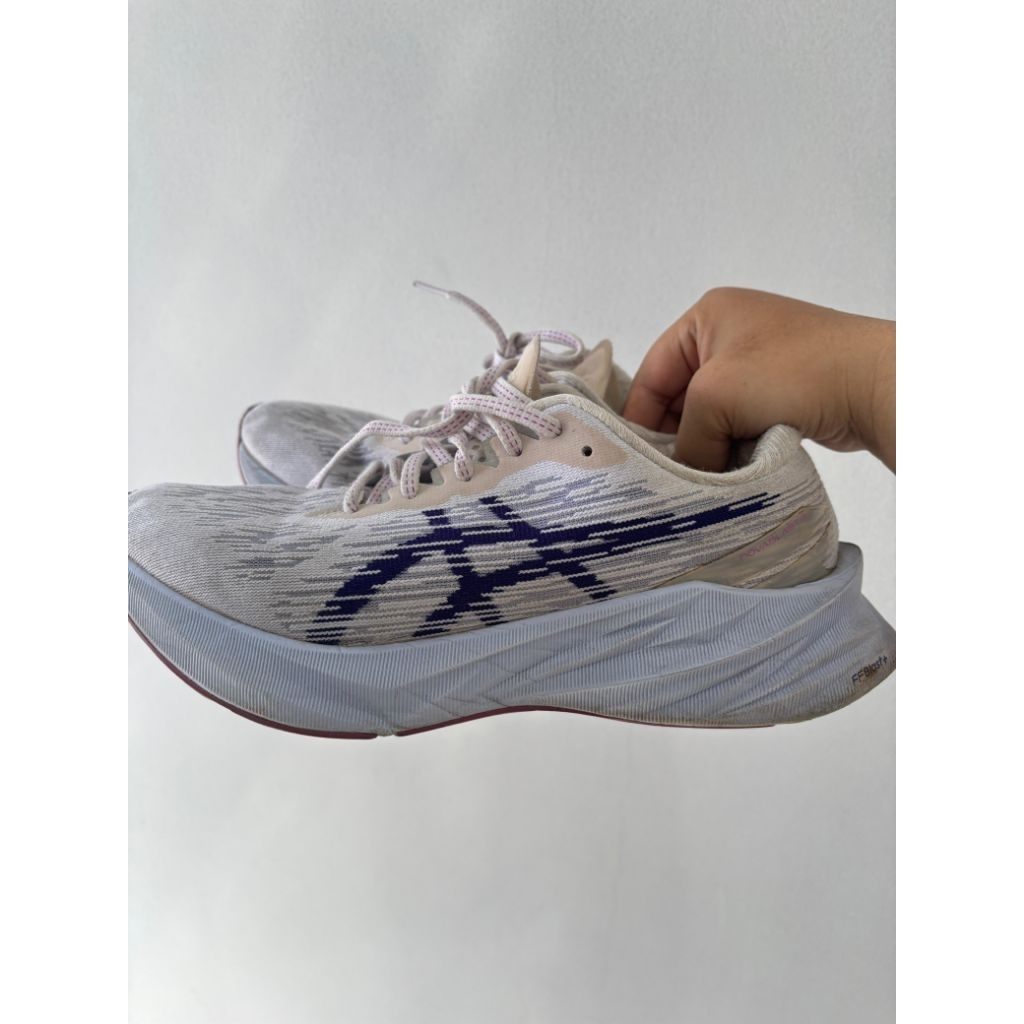 SEPATU ASICS NOVABLAST 3 SECOND ORIGINAL