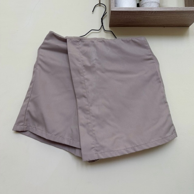 rok celana warna cream