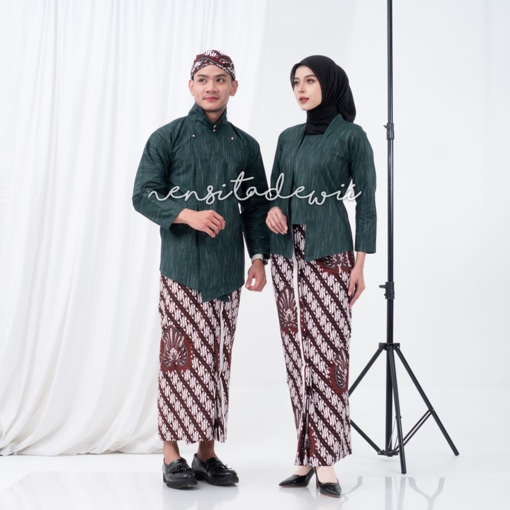 [Set Premium, LH] Surjan dan Kebaya Lurik, Sepasang Jarik Wiru Instan + Blangkon Solo | Lidi Hijau