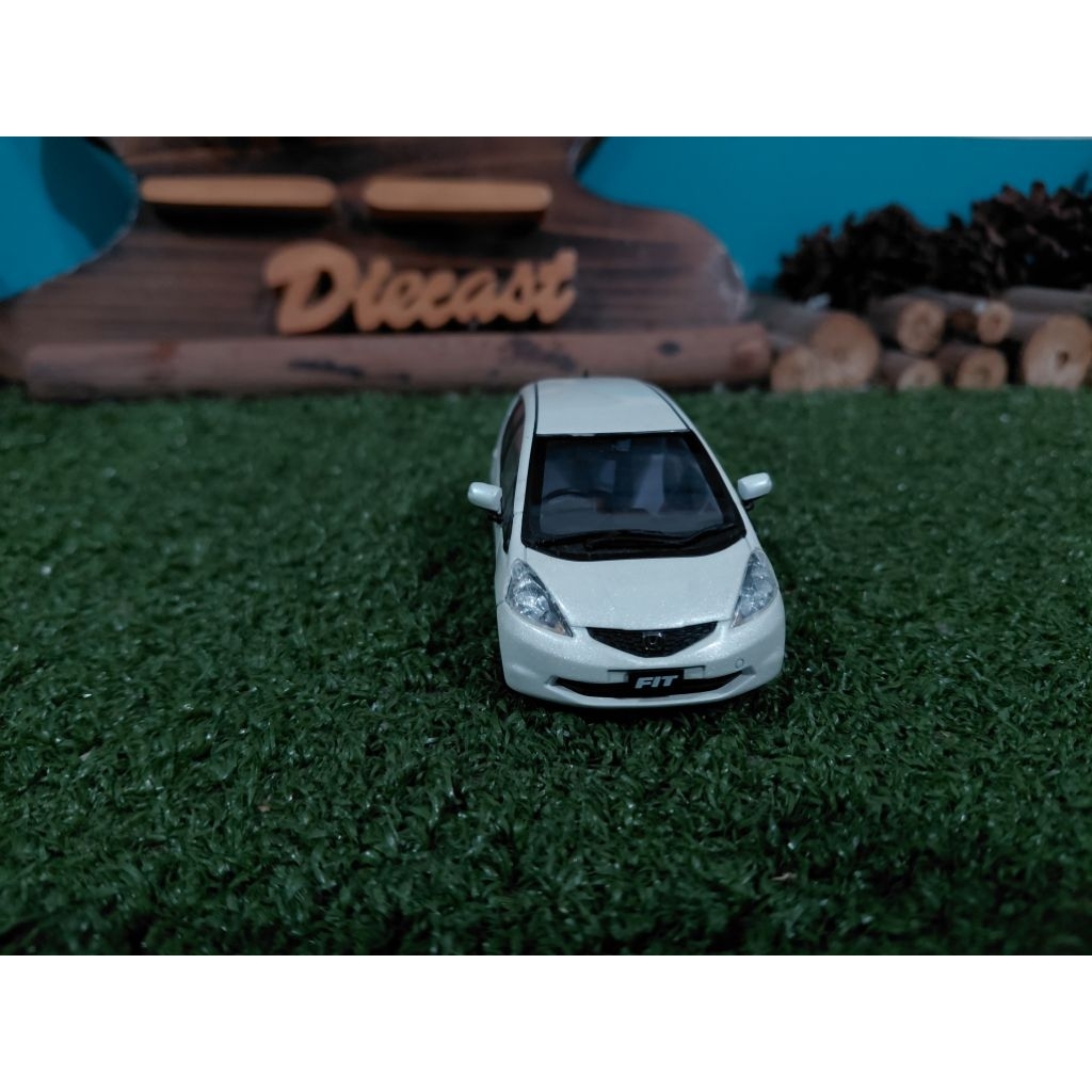 Diecast Miniatur Honda Jazz Ebbro putih skala 1:43