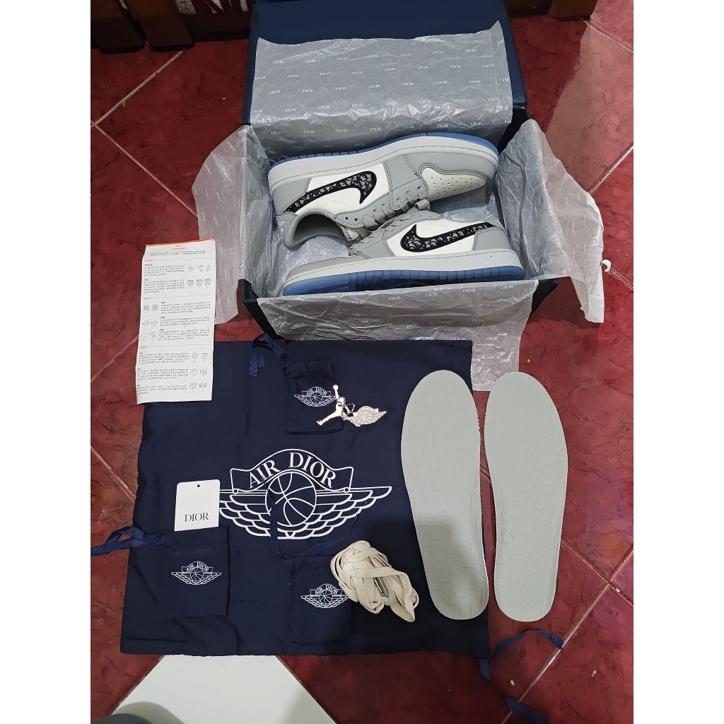 Sepatu Sneaker Nike Air Jordan x DI0R Size 41 Kondisi Baru Kelengkapan Fullset