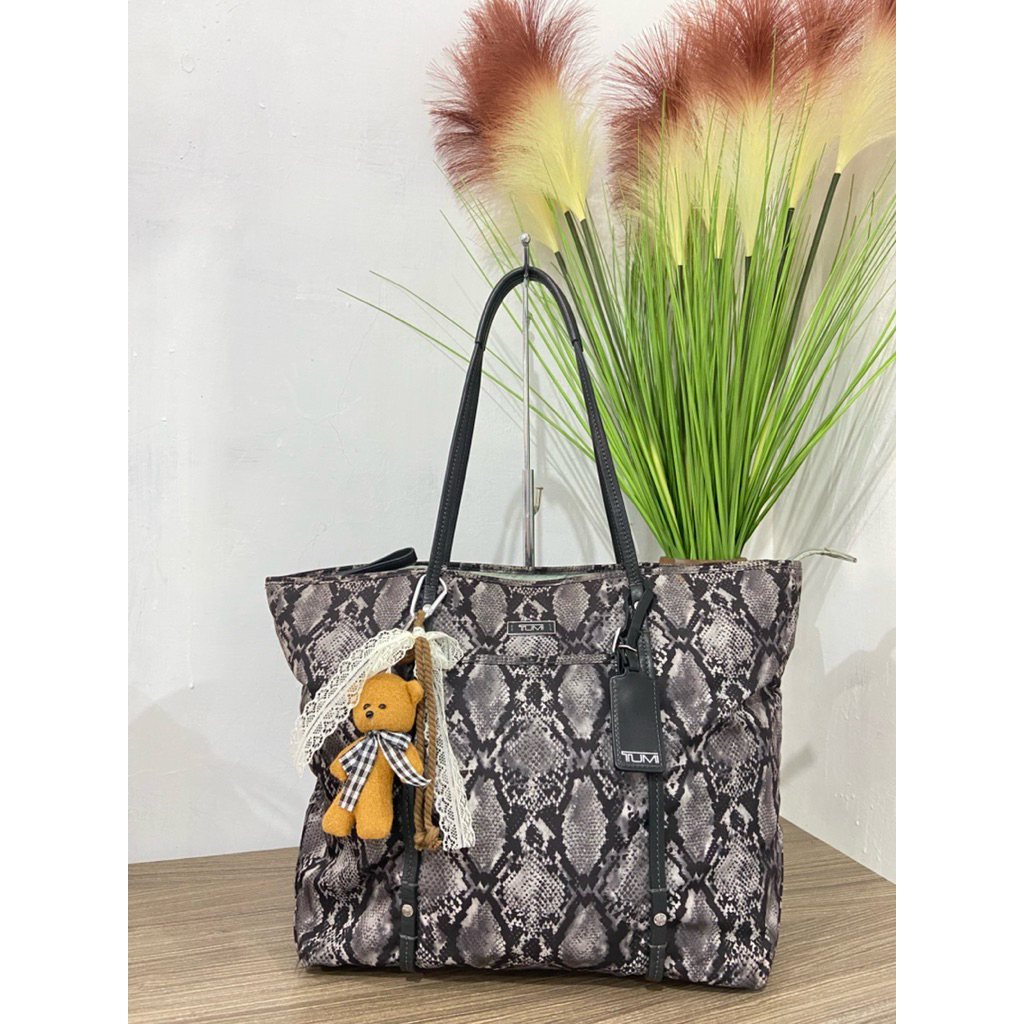 Tote Tumi Preloved