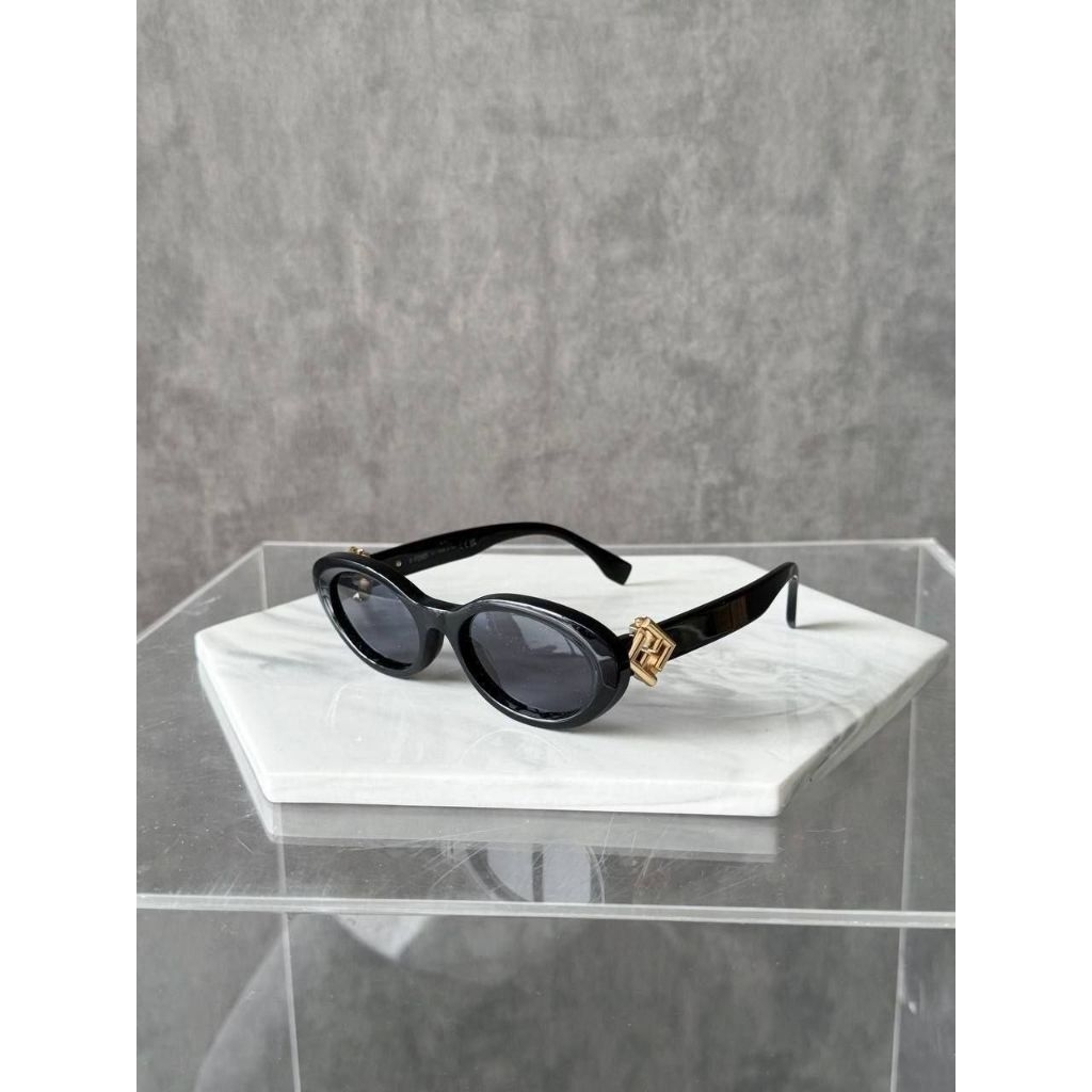 Fen FF Diamond Oval Sunglasses Black
