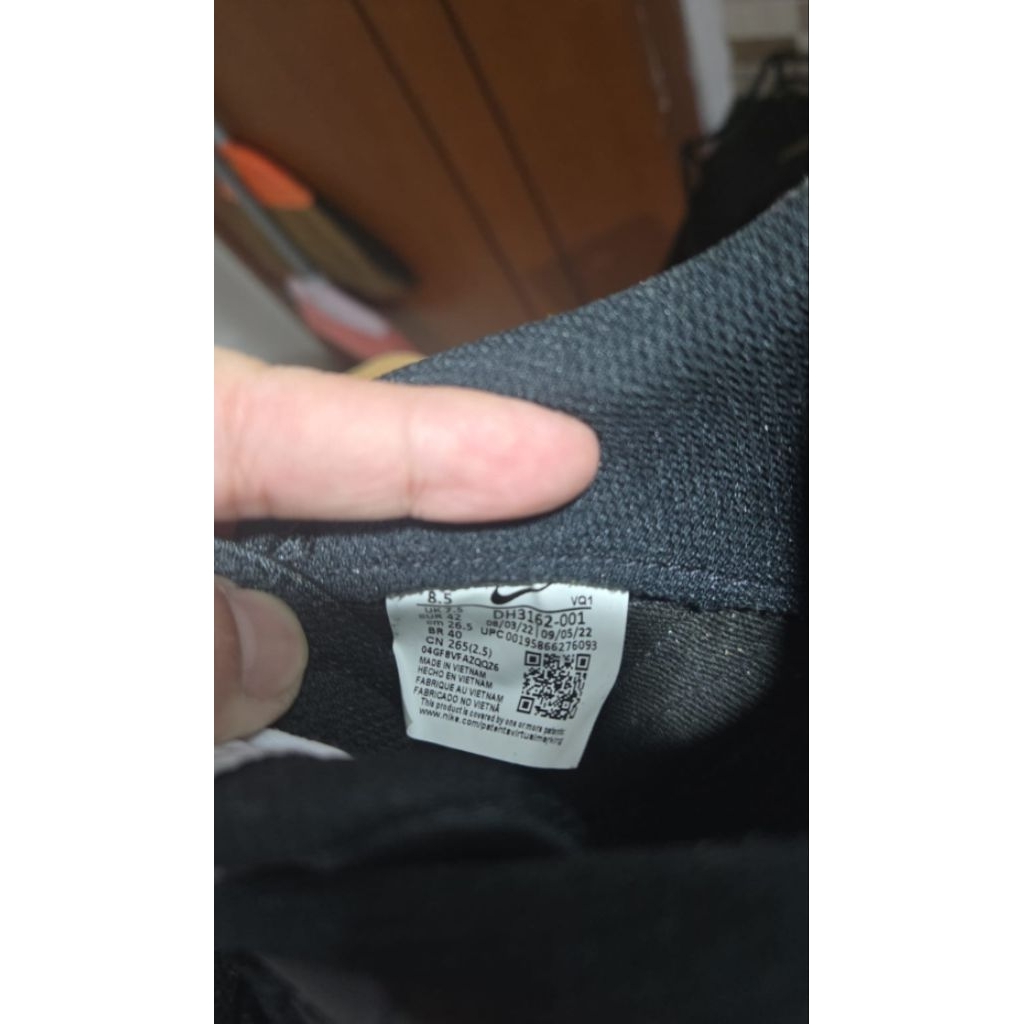 sepatu nike kulit warna hitam pria size 42 second mulus banget nego