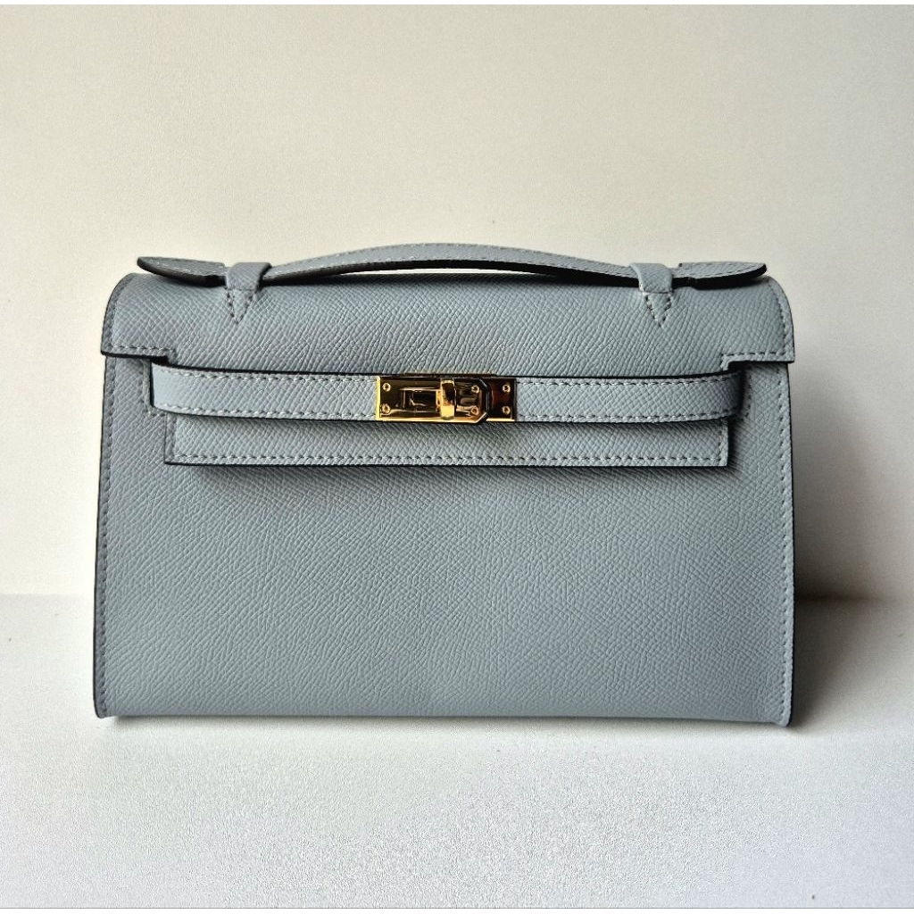 Anonymous Kylie Pochette 22 Taiga Leather Warna Dove Blue Grey Biru Muda GHW No Brand Tas Selempang 