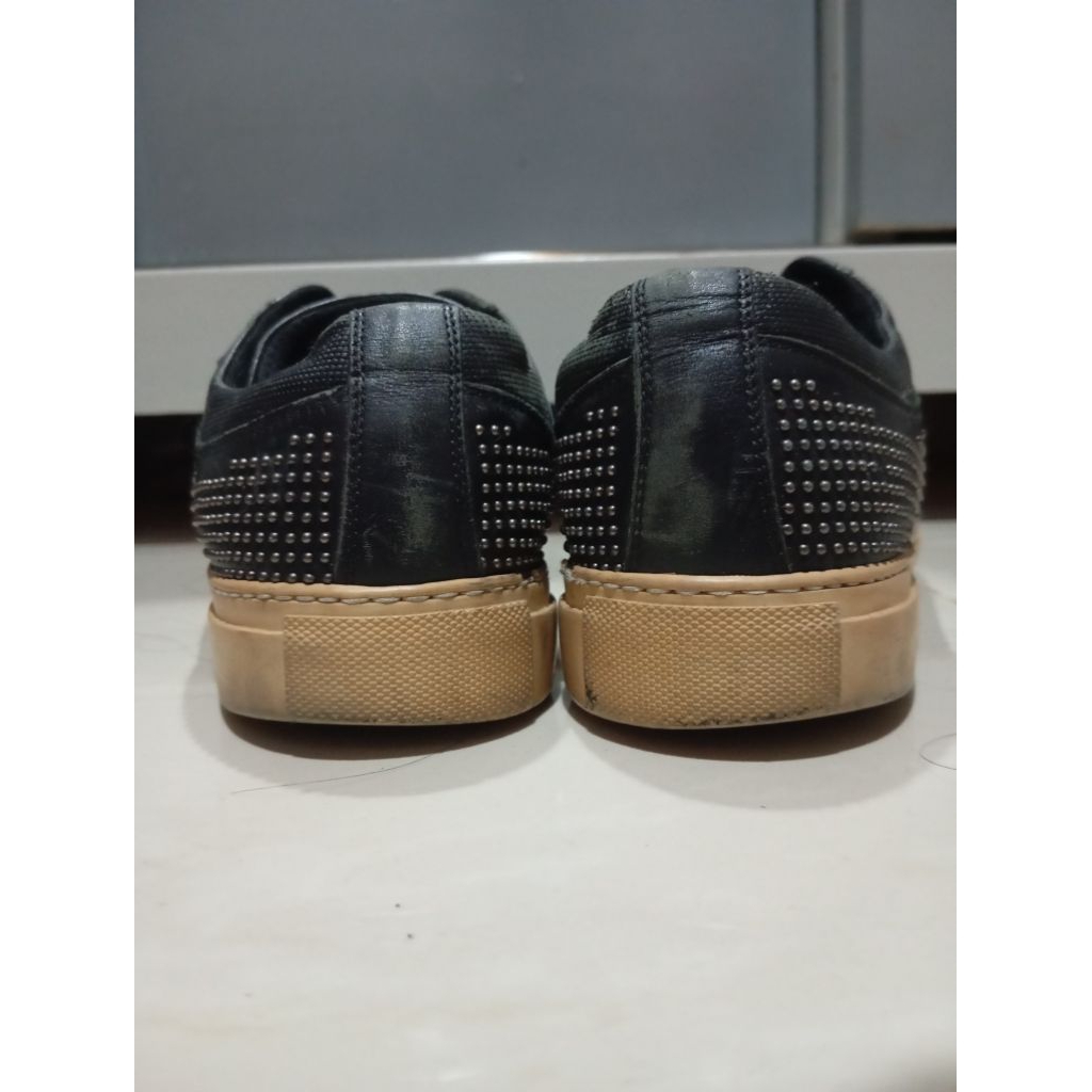 PRELOVED Sepatu VERSACE Pria second bekas masih bagus