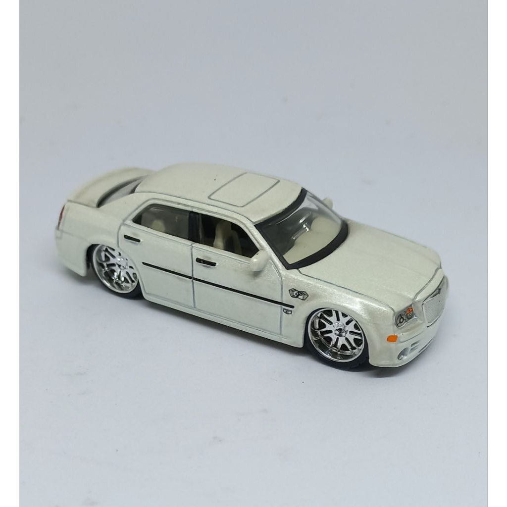 maisto 2006 chrysler 300c hemi playerz loose diecast 1/64 (t)