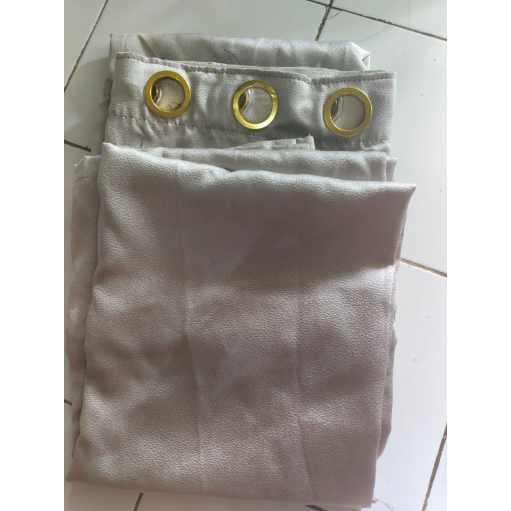 Gorden Smokering Blackout Silver Grey (Preloved/Bekas) – Bersih & Siap Pakai