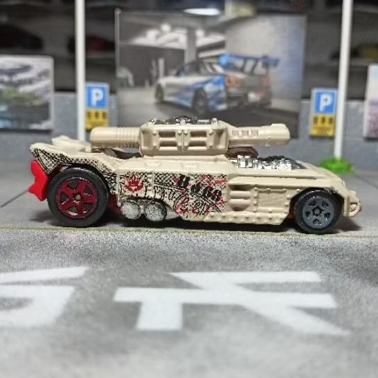 Hot Wheels INVADER Tank HW Off-Road 2014