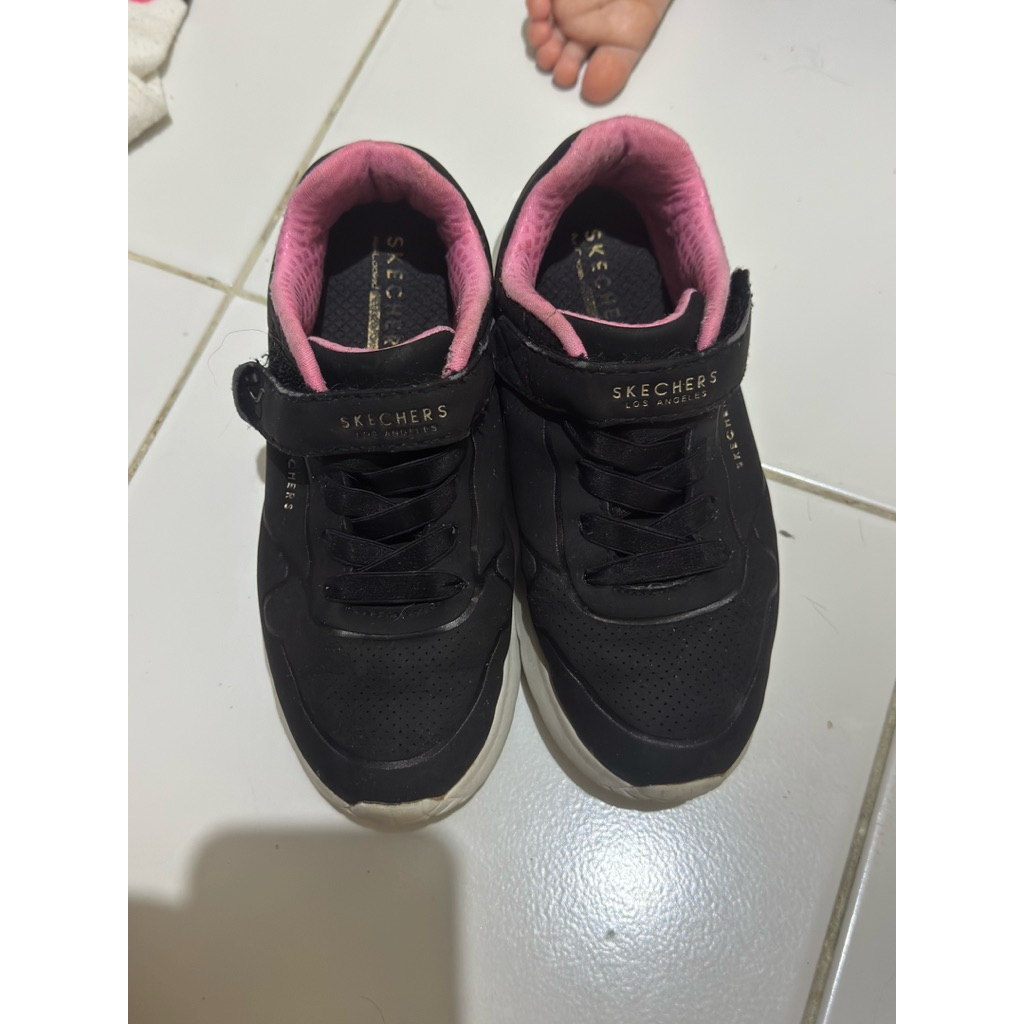 sepatu skechers preloved