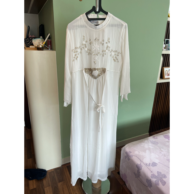 Preloved Dress Gaun Remaja Size L warna putih panjang