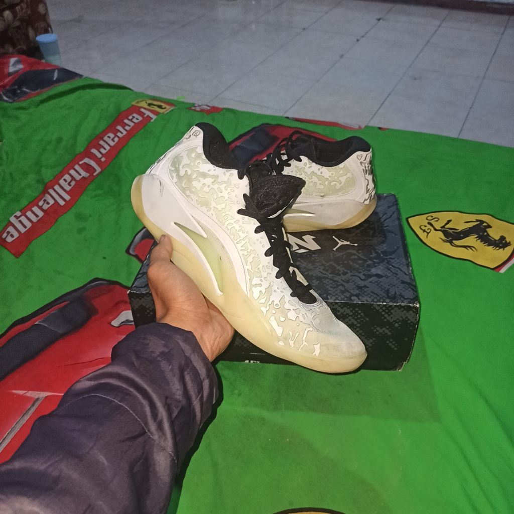 sepatu basket second AJ zion 3 ori sz 46